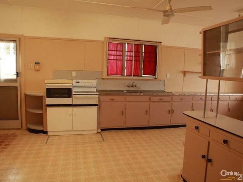 146 Main St, Lowood QLD 4311