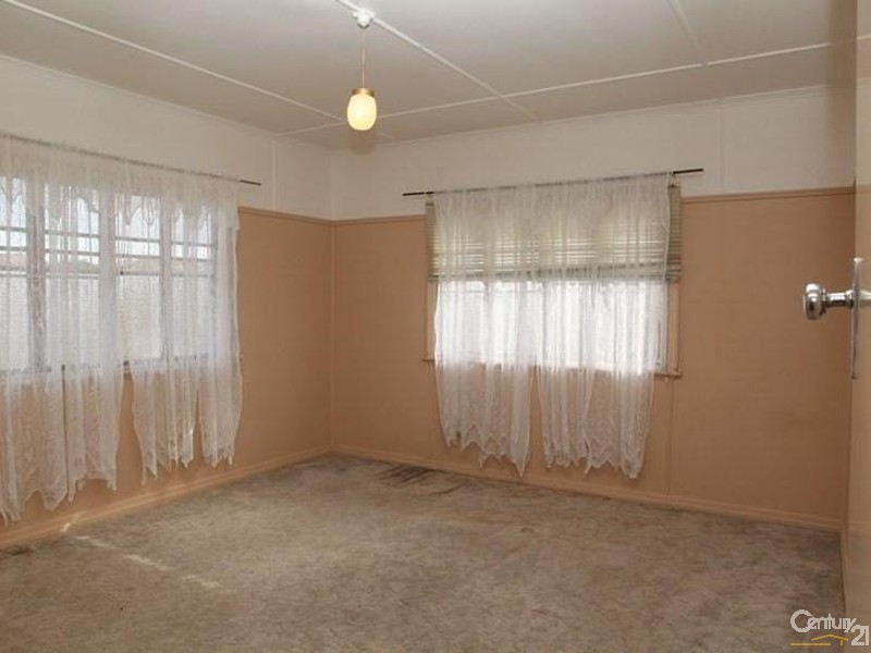 146 Main St, Lowood QLD 4311