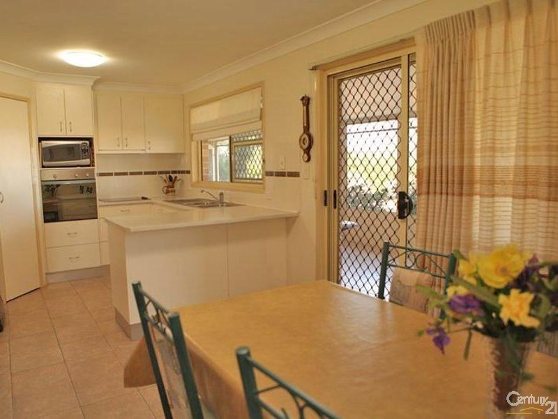 22 Harpeng Rd, Wivenhoe Pocket QLD 4306