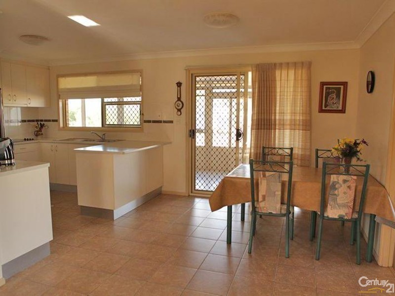 22 Harpeng Rd, Wivenhoe Pocket QLD 4306