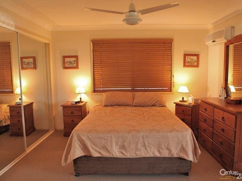 22 Harpeng Rd, Wivenhoe Pocket QLD 4306