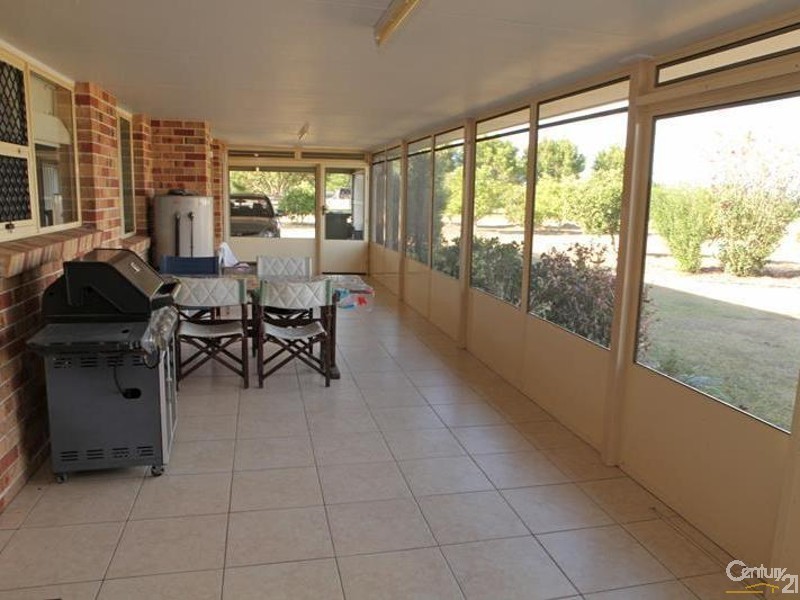22 Harpeng Rd, Wivenhoe Pocket QLD 4306