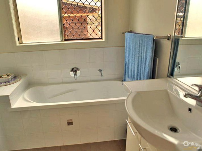 104 Lockyer View Rd, Wivenhoe Pocket QLD 4306