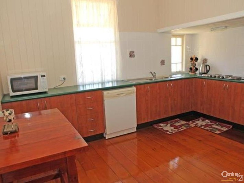 20 Daniel Street, Lowood QLD 4311