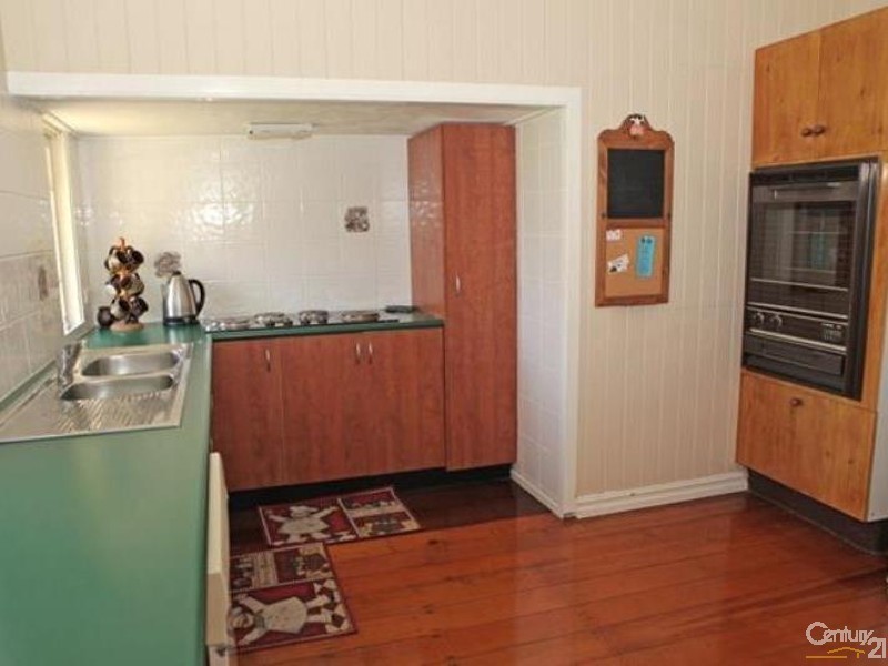 20 Daniel Street, Lowood QLD 4311