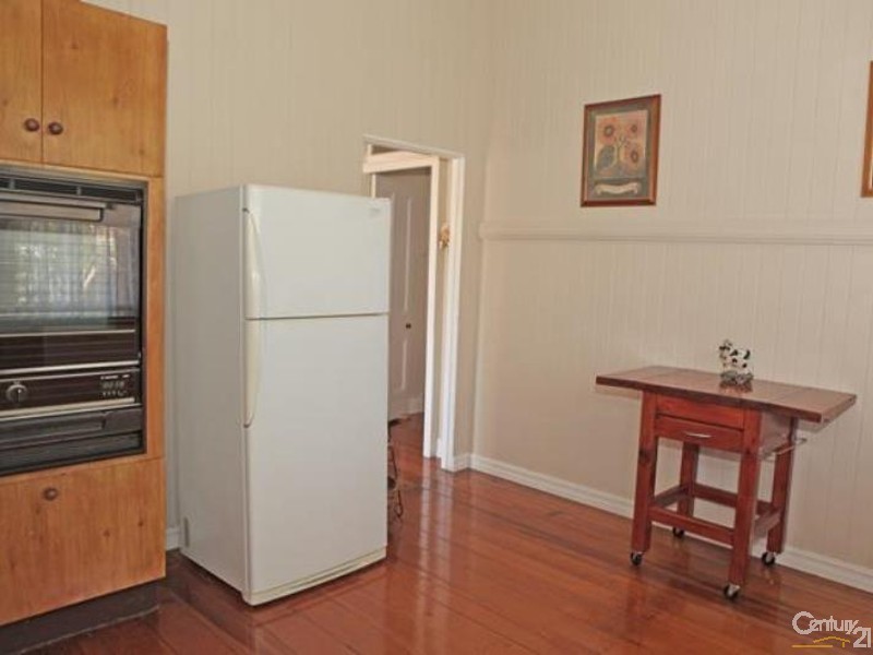 20 Daniel Street, Lowood QLD 4311