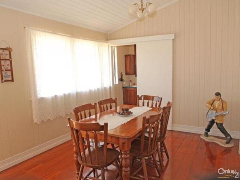 20 Daniel Street, Lowood QLD 4311