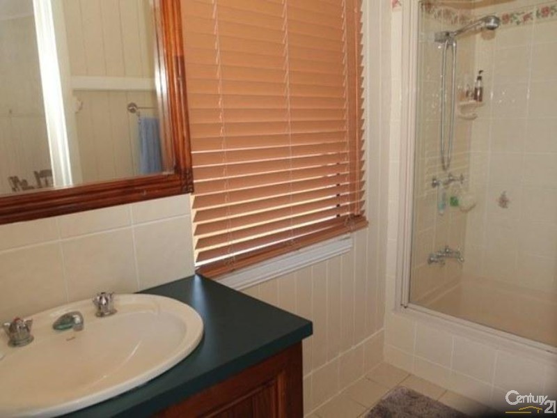 20 Daniel Street, Lowood QLD 4311