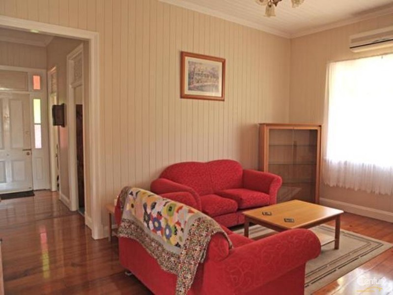 20 Daniel Street, Lowood QLD 4311