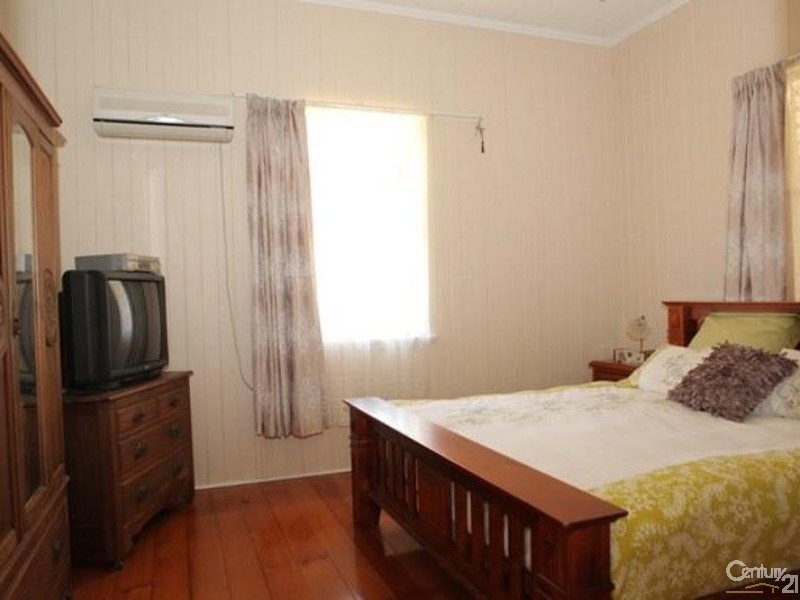 20 Daniel Street, Lowood QLD 4311