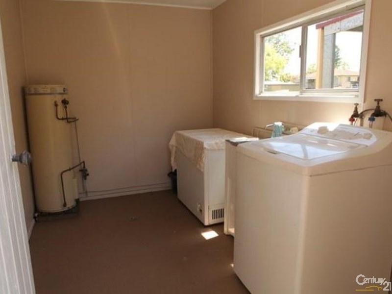 20 Daniel Street, Lowood QLD 4311