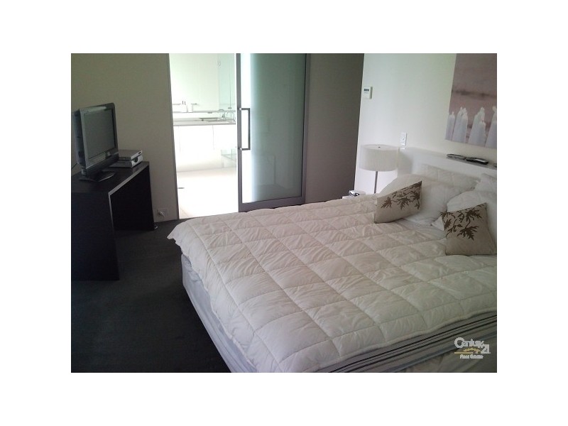 9 Ferny Avenue Circle on Cavill, Surfers Paradise QLD 4217