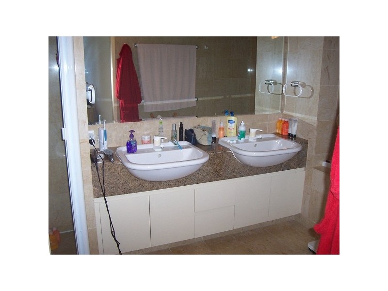 75 Brighton Pde, Southport QLD 4215