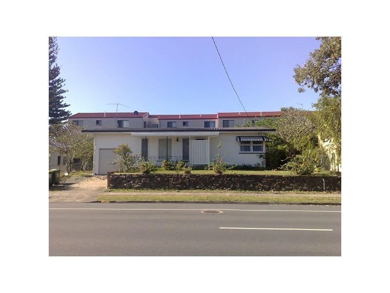 25 ROBERT STREET, Labrador QLD 4215