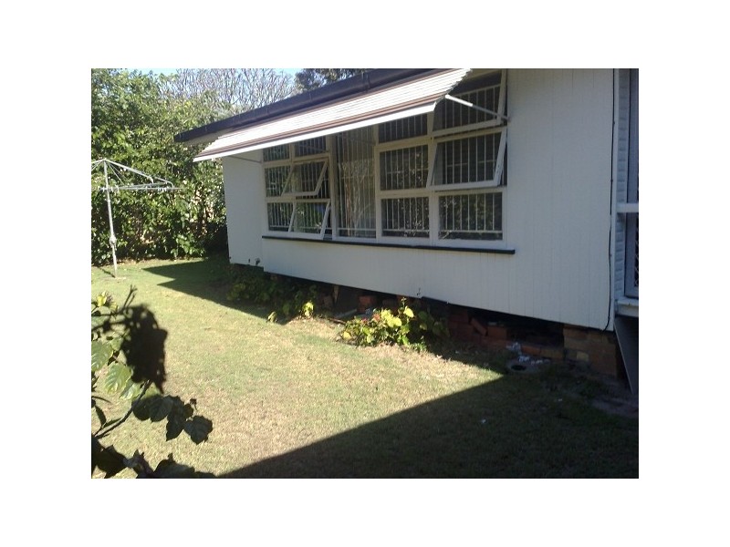 25 ROBERT STREET, Labrador QLD 4215