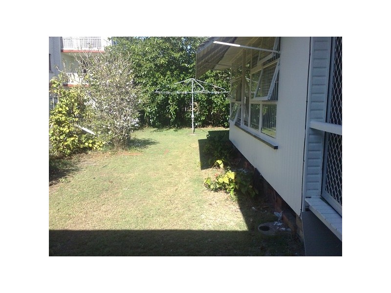 25 ROBERT STREET, Labrador QLD 4215