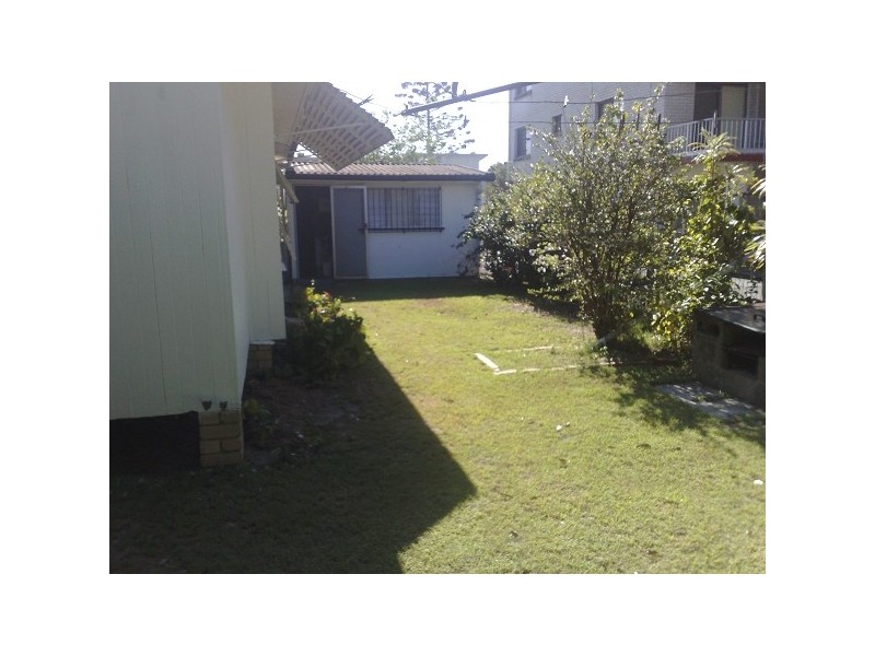 25 ROBERT STREET, Labrador QLD 4215