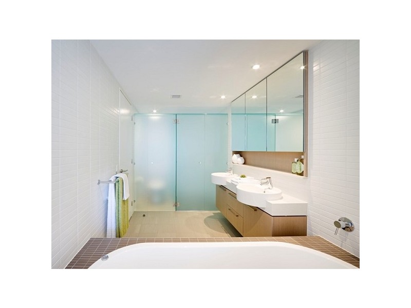 323 Bayview Street, Hollywell QLD 4216