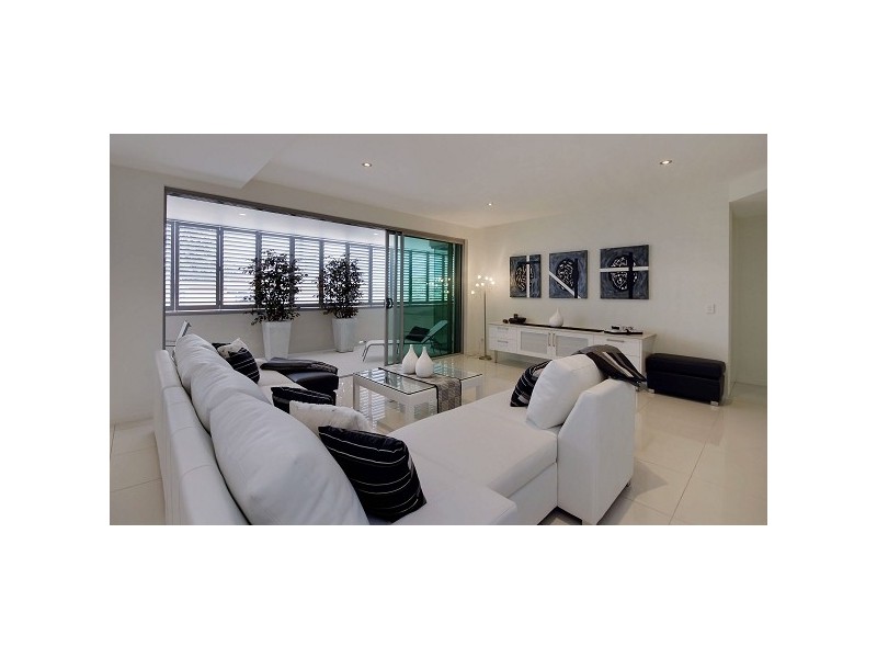 7-9 Burra St, Chevron Island QLD 4217