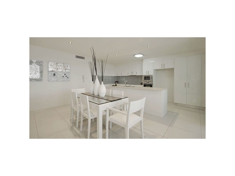 7-9 Burra St, Chevron Island QLD 4217