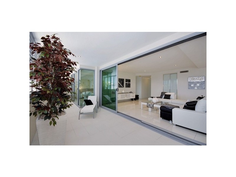 7-9 Burra St, Chevron Island QLD 4217