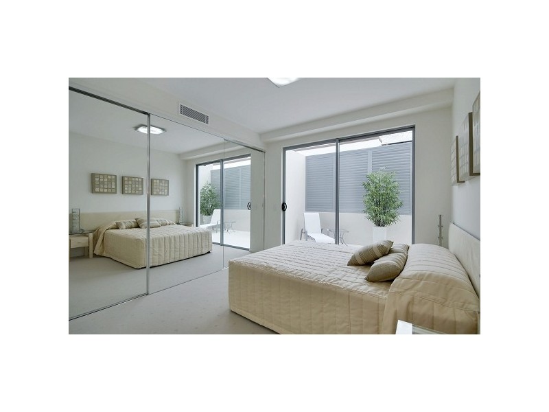 7-9 Burra St, Chevron Island QLD 4217