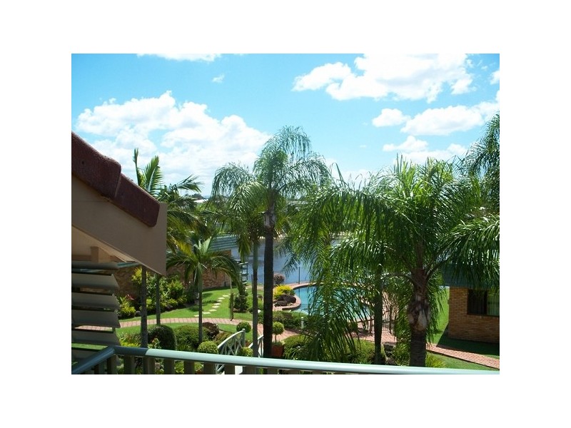37 Hooker Boulevard, Broadbeach Waters QLD 4218