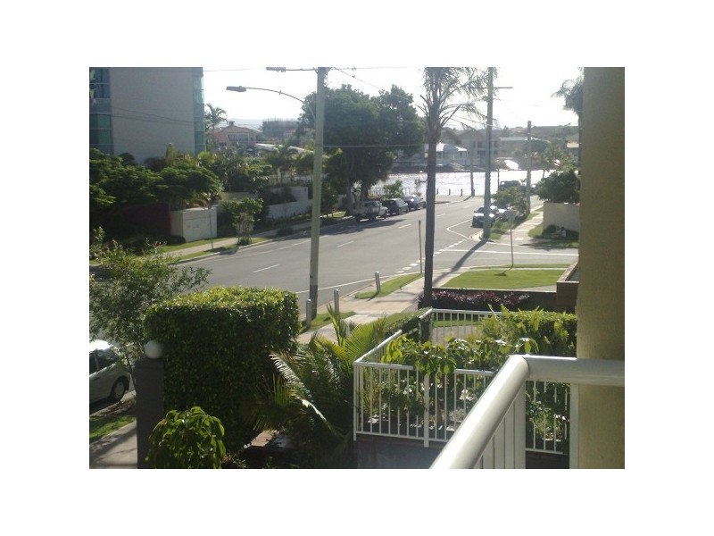 33 Cypress Avenue, Surfers Paradise QLD 4217