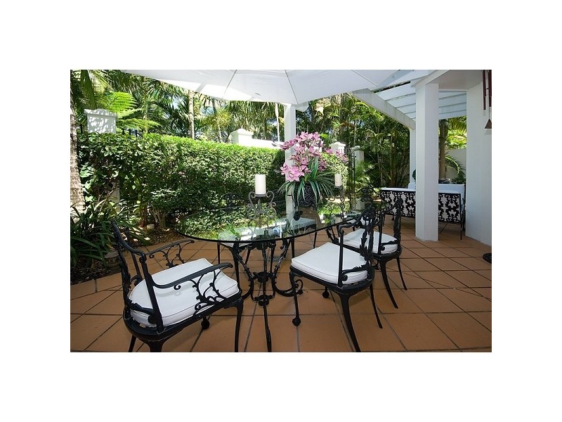 100 Cotlew Street, Southport QLD 4215