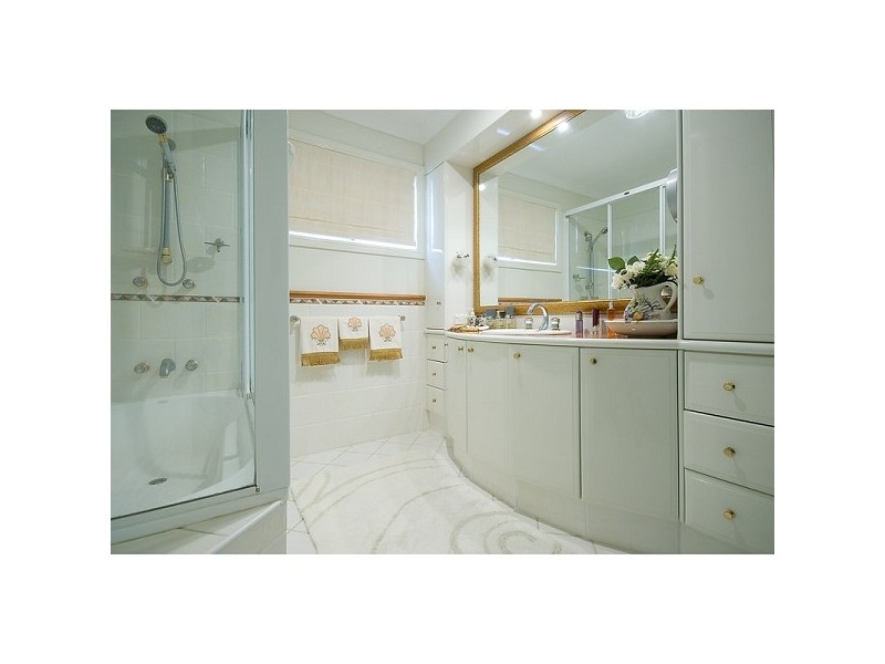 100 Cotlew Street, Southport QLD 4215