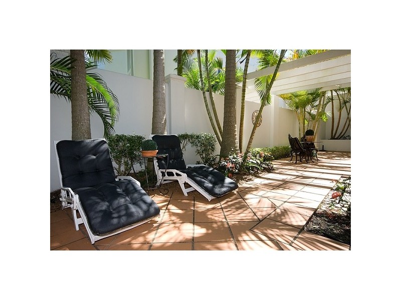 100 Cotlew Street, Southport QLD 4215