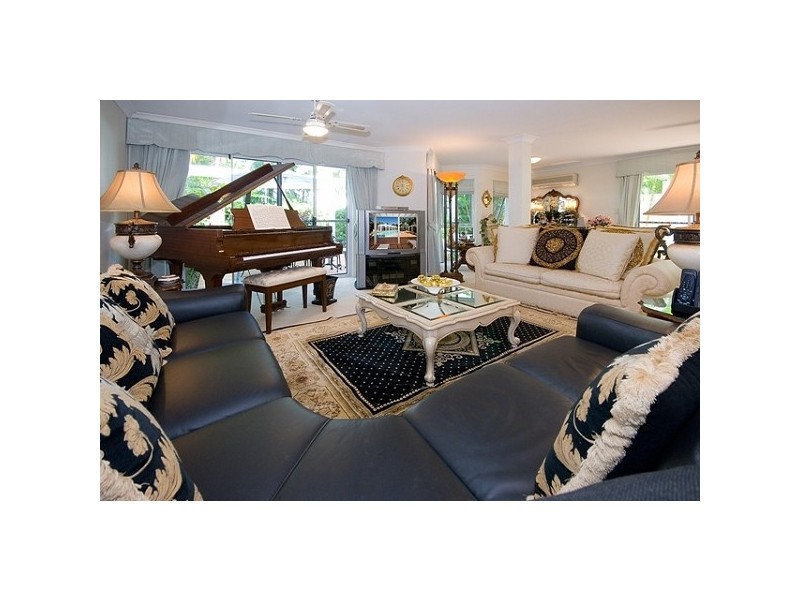 100 Cotlew Street, Southport QLD 4215