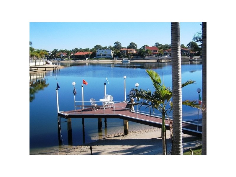 106 UPTON STREET, Bundall QLD 4217