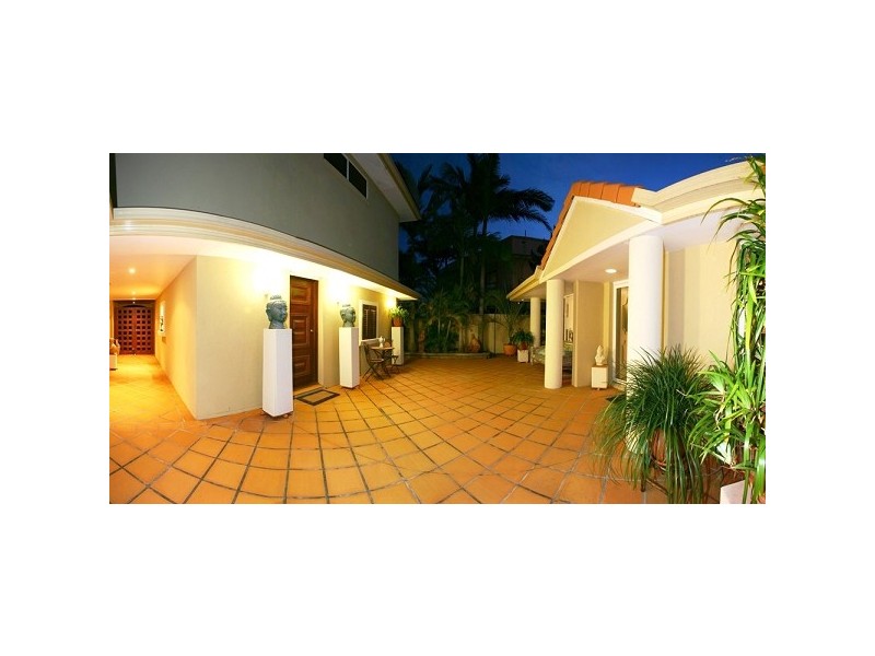 106 UPTON STREET, Bundall QLD 4217