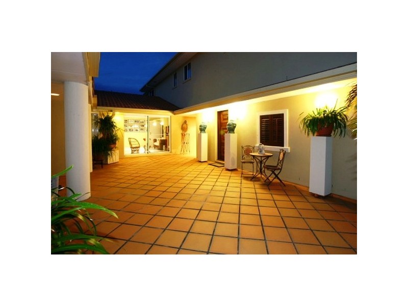 106 UPTON STREET, Bundall QLD 4217