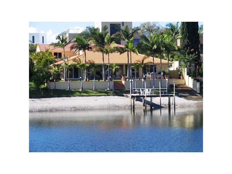 106 UPTON STREET, Bundall QLD 4217