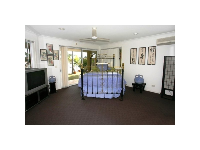 106 UPTON STREET, Bundall QLD 4217