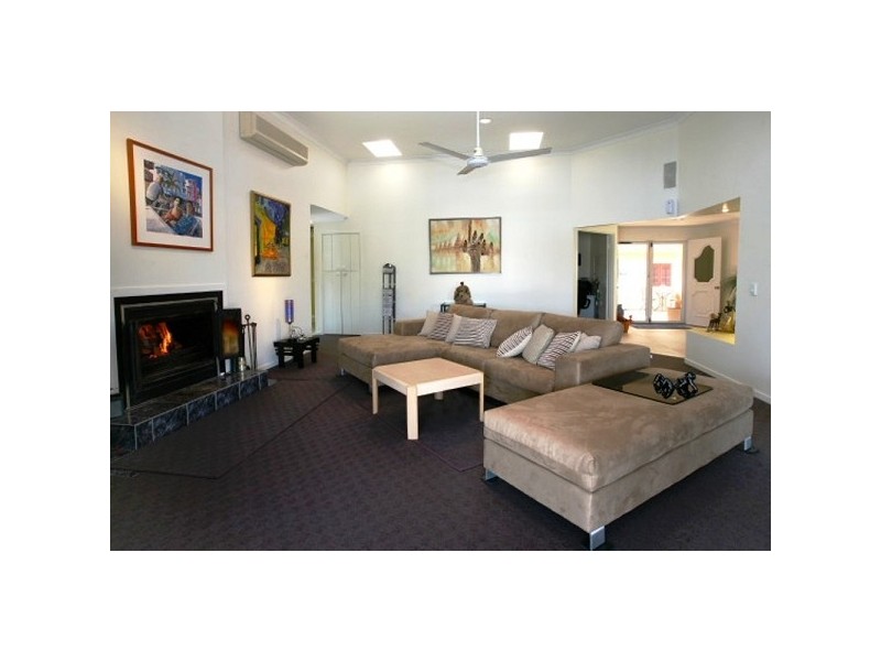 106 UPTON STREET, Bundall QLD 4217