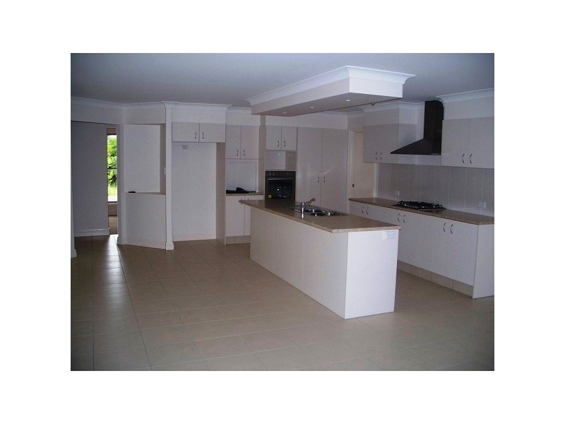 11 Rosalie Crt, Gaven QLD 4211