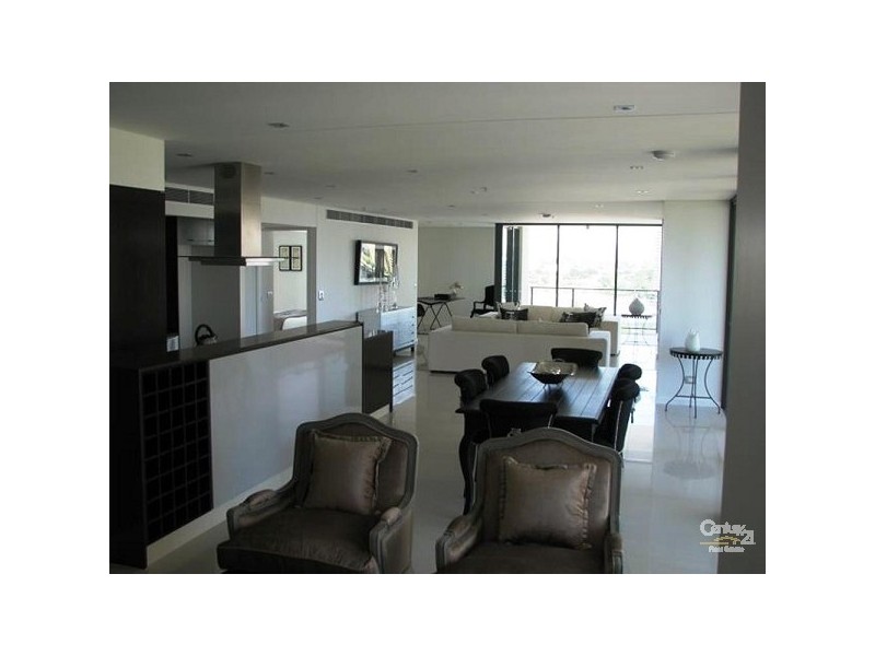 20-24 Hughes Ave, Main Beach QLD 4217