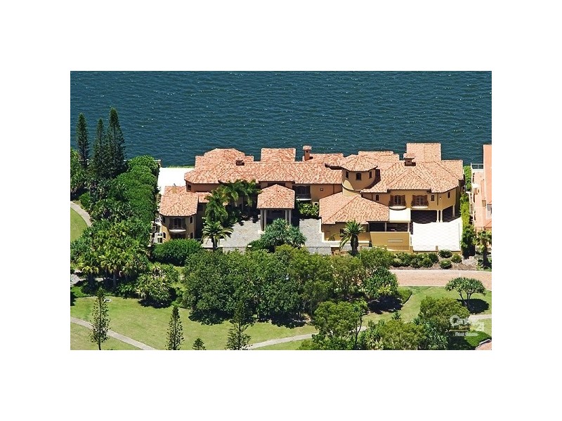 3 Sir Lancelot Cl, Sovereign Islands QLD 4216
