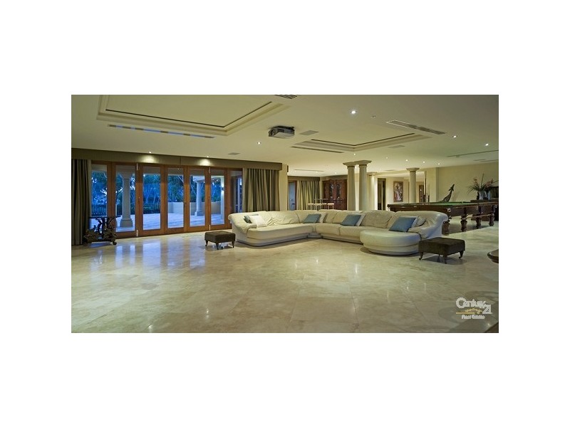 3 Sir Lancelot Cl, Sovereign Islands QLD 4216
