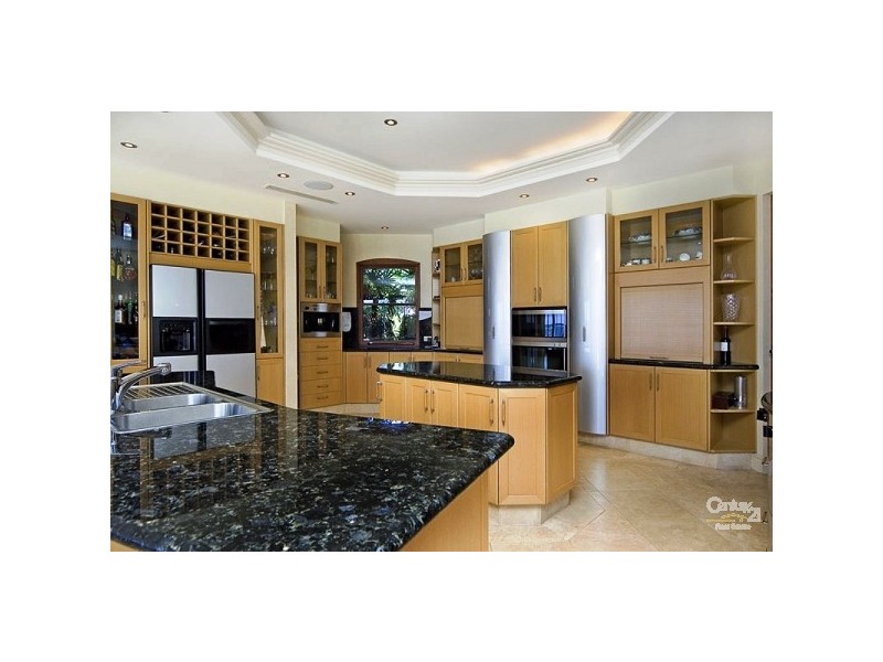 3 Sir Lancelot Cl, Sovereign Islands QLD 4216