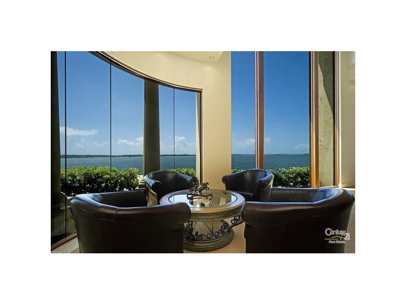 3 Sir Lancelot Cl, Sovereign Islands QLD 4216
