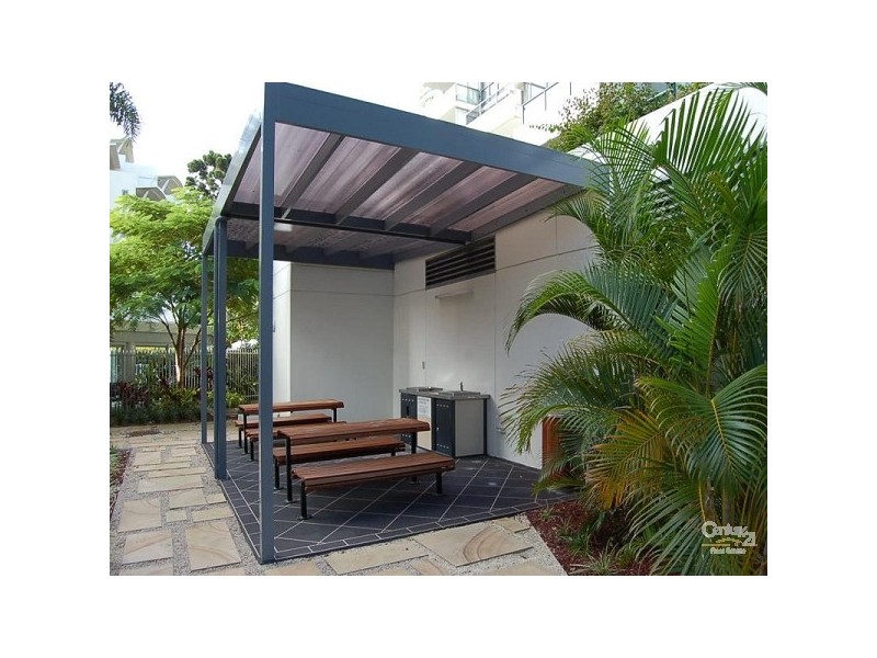 18 Cypress Ave, Surfers Paradise QLD 4217