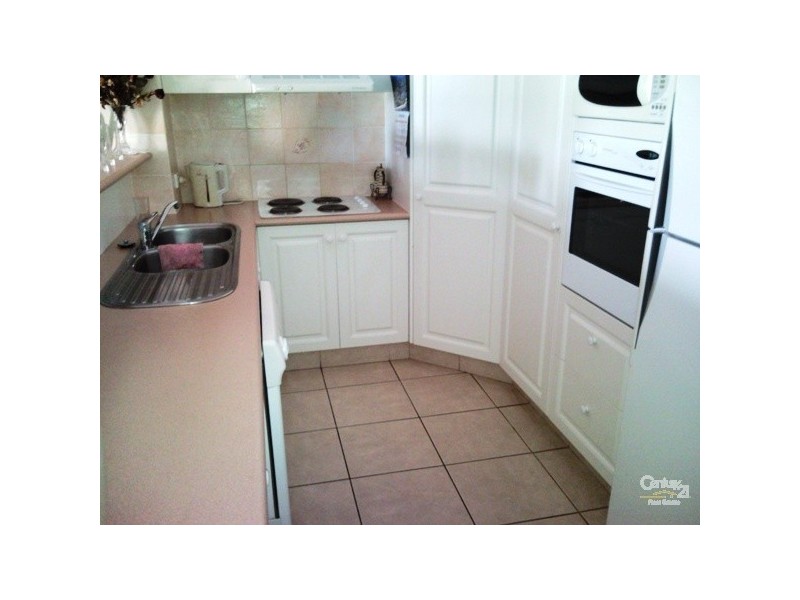 30 Dalpura Street, Chevron Island QLD 4217