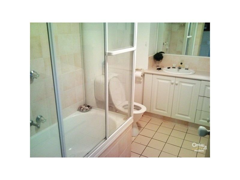 30 Dalpura Street, Chevron Island QLD 4217