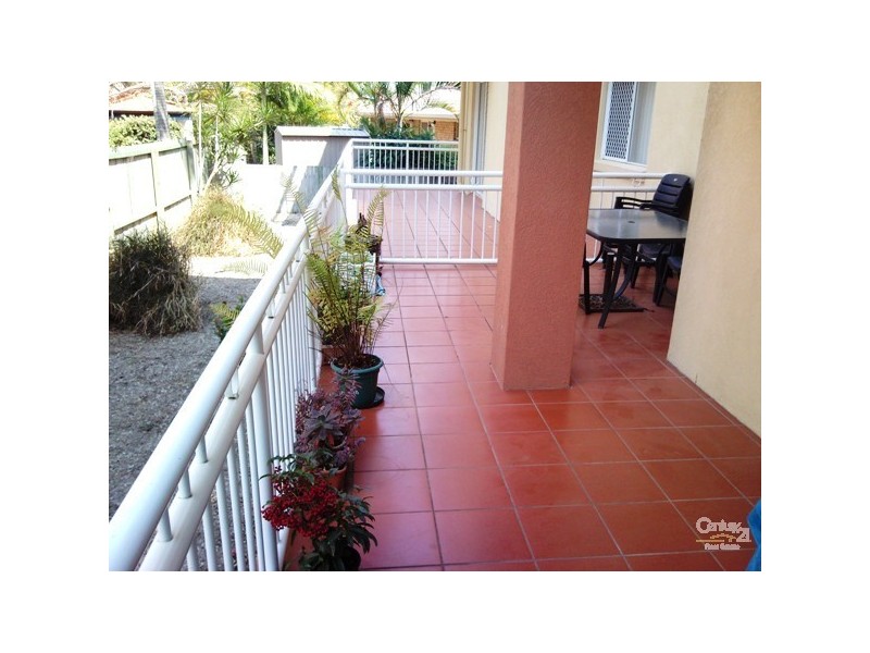 30 Dalpura Street, Chevron Island QLD 4217