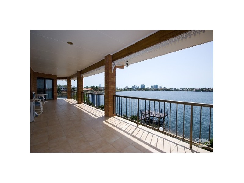 12 Lowanna Ct, Mermaid Waters QLD 4218