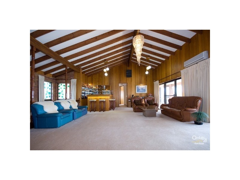 12 Lowanna Ct, Mermaid Waters QLD 4218